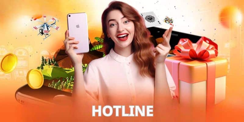 Thành viên gọi điện hotline của Trường Gà Savan để nhận hỗ trợ tức thì